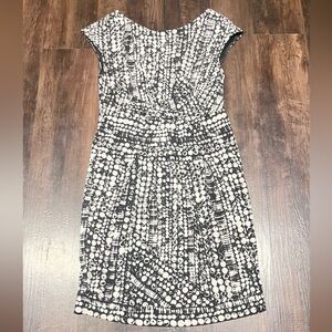 Jessica Howard Women’s Gathered Waist Dress Black White Sleeveless Size 14